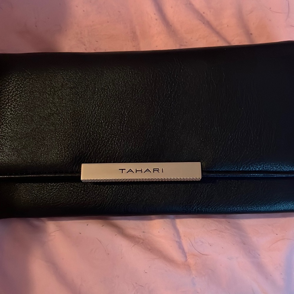 -Tahari wallet